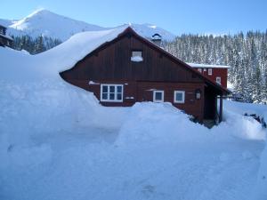 Zettlerhütte Planneralm during the winter