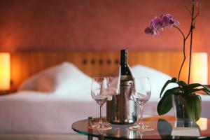 a table with a bottle of wine and two wine glasses at Hotel San Roque in Garachico