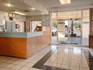 Ο χώρος του λόμπι ή της ρεσεψιόν στο Days Inn by Wyndham South Fort Worth +59 φωτογραφίες