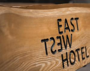 East West Hotel Basel的证书、奖牌、标识或其他文件