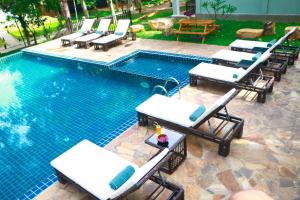 Piscina a Serendib Signature Resort o a prop