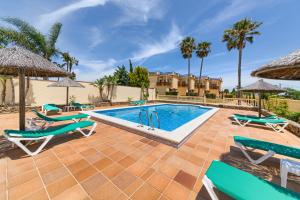 Basen w obiekcie Apartamentos Villafaro Conil lub w pobliżu
