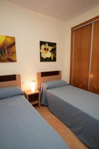 Säng eller sängar i ett rum på Apartamentos Turisticos Aguilas de los Collados