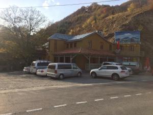 Nespecifikovaný výhled na hory nebo výhled na hory při pohledu z hotelu