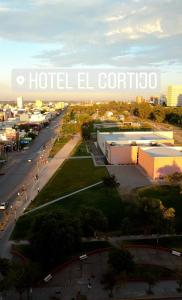 una vista aérea de un hotel el cortino en Hotel El Cortijo en Neuquén