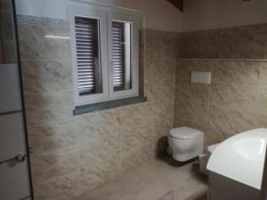 A bathroom at casa stefania
