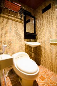 a bathroom with a toilet and a sink at Fora Guest House Taman Lingkar in Bandung