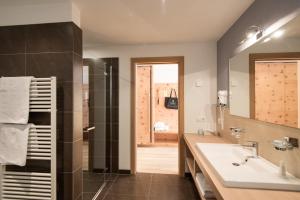 Vannituba majutusasutuses Alpine Hotel Ciasa Lara