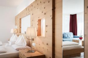Voodi või voodid majutusasutuse Alpine Hotel Ciasa Lara toas