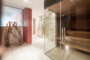 Vannituba majutusasutuses Alpine Hotel Ciasa Lara