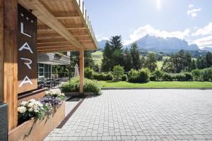 Üldine mäevaade või majutusasutusest Alpine Hotel Ciasa Lara pildistatud vaade
