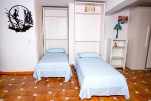 クリェラにあるEstudio Cap-Blancのベッド2台が備わる部屋