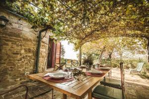 גינה חיצונית ב-La Veronica Exclusive Chianti Resort