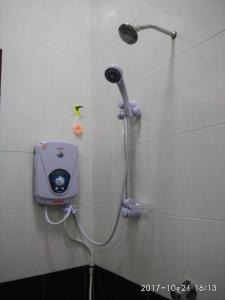 Bilik mandi di PCB Homestay
