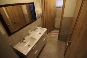 Baðherbergi á CJA Guesthouse