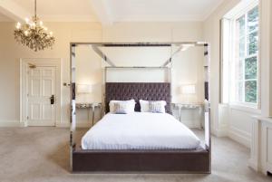 Кровать или кровати в номере Winstanley House