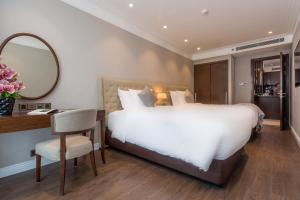 Giường trong phòng chung tại Sandy Shore Luxury Apartment 100m2 in Altara-Sheraton building - My Khe, Da Nang beach