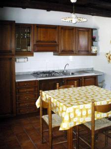 Ett kök eller pentry på La casa del girasole