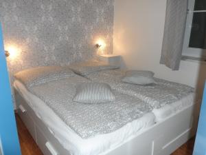 a bed with two pillows on it in a bedroom at Ferienwohnung Ortlieb Laboe in Laboe