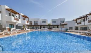 a swimming pool in the middle of a building at Casa Zen in Puerto Calero