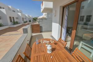 a patio with a table and chairs on a balcony at Casa Zen in Puerto Calero