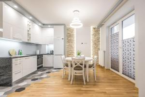 Kuchnia lub aneks kuchenny w obiekcie Apartament 48m w centrum Grójca