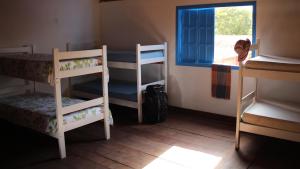 מיטה או מיטות קומותיים בחדר ב-Arte Vida Hostel