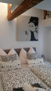 Rúm í herbergi á Cityhotel Junger Fuchs