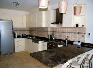 Kuchyň nebo kuchyňský kout v ubytování Truffle Residences Apartments