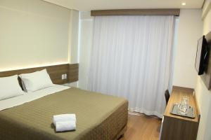 Säng eller sängar i ett rum på Hotel B&S