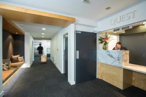 Area lobi atau resepsionis di Quest Dunedin Serviced Apartments