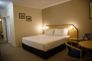 Llit o llits en una habitació de Oxley Motel