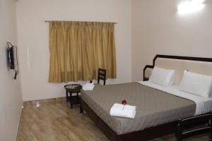 Postel nebo postele na pokoji v ubytování Hotel Jaidharshini Palace