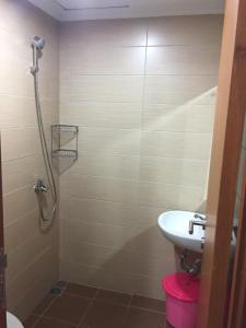 a bathroom with a shower with a sink and a toilet at Wjy Apartment Margonda Residence 5 in Depok