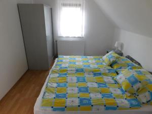 Postel nebo postele na pokoji v ubytování Akácfa Hortenzia Apartman