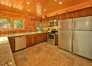 Η κουζίνα ή μικρή κουζίνα στο Summit Oasis #76