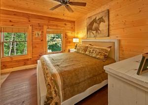 Ένα ή περισσότερα κρεβάτια σε δωμάτιο στο Summit Oasis #76