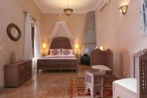 Postel nebo postele na pokoji v ubytování Riad Alwane + 37 fotografií
