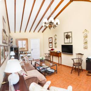 a living room with a couch and a table at Malpais Trece in Garachico