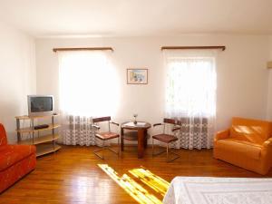 Televisyen dan/atau pusat hiburan di Apartments Rabac 981