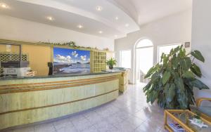 a lobby with a bar with a view of the ocean at Hotel Vittoria in Ischia