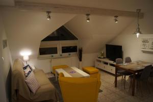 Telewizja i/lub zestaw kina domowego w obiekcie Apartamenty Usteckie