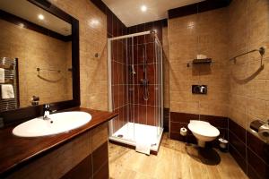 Kúpeľňa v ubytovaní Apartments & Suites Žlutá Hruška + 37 fotografií