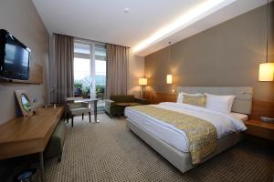Ramada by Wyndham Podgorica客房内的一张或多张床位
