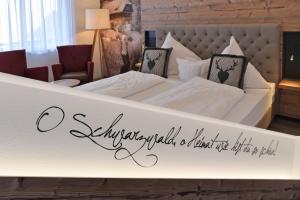 Postel nebo postele na pokoji v ubytování Hotel Hirschen