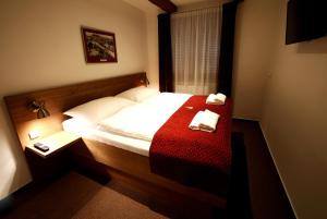Posteľ alebo postele v izbe v ubytovaní Apartments & Suites Žlutá Hruška
