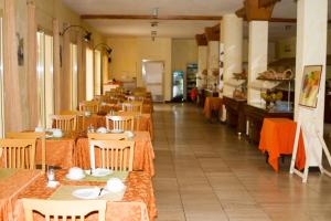 مطعم أو مكان آخر لتناول الطعام في Hotel Santantao Art Resort