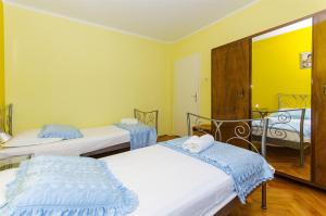 Posteľ alebo postele v izbe v ubytovaní Apartment Kampanel