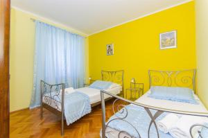 Posteľ alebo postele v izbe v ubytovaní Apartment Kampanel