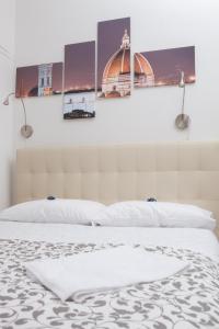 A bed or beds in a room at Le Tre Lune Suites